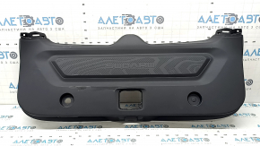 Обшивка двери багажника нижняя Subaru Forester 25-26 черная, потерта, царапины, под чистку, рассверлено крепление