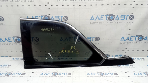 Geam fix spate stânga Jeep Grand Cherokee WL 22-24, fumuriu, negru lucios cu ornament cromat, zgârieturi