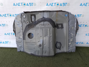 Portbagajul mașinii Toyota Prius 50 19-22 AWD este găurit
