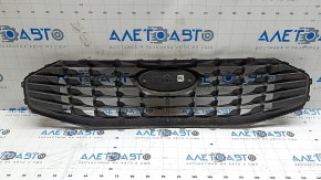 Решетка радиатора grill Ford Escape MK4 23-26 структура, с эмблемой, надломы на решетке