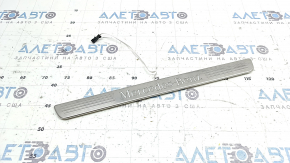 Ornament prag ușă stânga față exterior Mercedes W167 GLE 20-26 cromat cu iluminare din spate, zgârieturi, izolație cablu ruptă