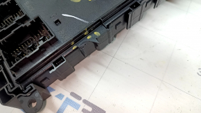 Elemente de fixare rupte la modulul de control al caroseriei BCM Jeep Grand Cherokee WL 21-23