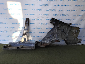 Aripă spate dreapta Toyota Camry v40 07-11, despicată împreună cu stâlpul central, neagră, ruginită, îndoită, cu denivelări