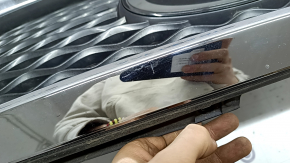 Решетка радиатора grill в сборе Infiniti QX50 19-24 с эмблемой под радар, под камеру, эмблема под полировку, царапины на хроме, надломано крепление