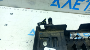 Carcasa cutiei de siguranțe de sub capotă pentru Ford Escape MK4 20-26 are un suport defect