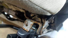 Сиденье пассажирское Toyota Camry v70 20-24 с airbag, механическое, с подогревом, ткань бежевая, серая вставка, серая строчка, под химчистку, ржавчина на каркасе