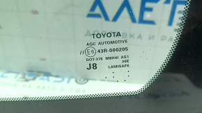 Лобовое стекло Toyota Camry v70 21-24 под камеру, воздух по кромке, сколы, сломано крепление