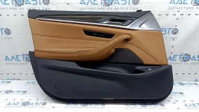 Ornament ușă, placă portieră stânga față, BMW 5 G30 17-23, piele maro, cotieră și inserție, piele maro, ornament din lemn lucios, cu iluminare din spate, cu mâner și butoane, zgârieturi, defect al mânerului