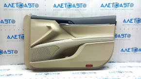 Обшивка двери карточка передняя правая Toyota Camry v70 18-23 бежевая с серой вставкой пластик, подлокотник резина, молдинг хром, потертости, царапина