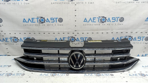 Решетка радиатора grill VW Tiguan 22-24 с эмблемой, под радар, эмблема под полировку, царапины