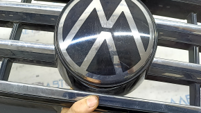 Решетка радиатора grill VW Tiguan 22-24 с эмблемой, под радар, эмблема под полировку, царапины