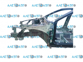 Sfertul stânga față al unui Toyota Camry v70 18-24 pe caroserie