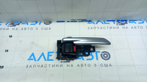 Ручка двери внутренняя передняя правая Toyota Camry v70 18-24 хром, царапина