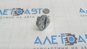Suport încuietoare ușă stânga față Toyota Camry v70 21-24