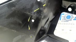 Protecția inferioară dreapta spate a caroseriei la Toyota Camry v70 18-24 hybrid este îndoită