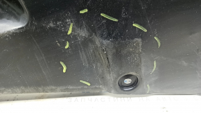 Protecția inferioară stânga spate a caroseriei la Toyota Camry v70 18-24 hybrid este îndoită