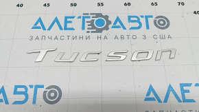 Emblemă inscripționată Tucson pe portbagaj Hyundai Tucson 25-26