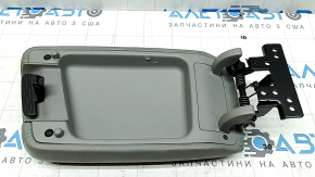 Подлокотник Kia Niro 17-22 HEV, PHEV светло-серая кожа, синяя строчка, примятость, под химчистку