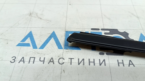 Молдинг дверь-стекло центральный задний правый Kia Niro 17-22 мат, надорван
