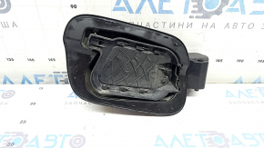 Carcasa clapetei de rezervor de combustibil a modelului VW Tiguan 18-24 are un suport defect