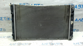 Radiatorul de răcire cu apă de la Kia Niro 17-22 HEV, PHEV este zdrobit