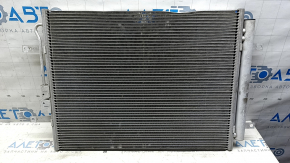 Condensatorul radiatorului de aer condiționat Kia Niro 17-22 HEV, PHEV este zdrobit