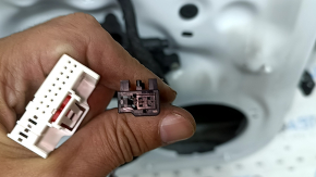 Ușă spate stânga completă pentru Audi A3 22-26, fără cheie, garnitură cromată, zgârieturi pe garnitură, denivelare