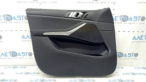 Обшивка двери карточка передняя левая BMW X5 G05 19-23 кожа черная, вставка под дерево Fineline Stripe, подлокотник кожа черная, с ручкой и накладками, царапины, тычка, под чистку, протерлась строчка