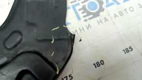 Capacul discului de frână stânga față al modelului Audi A3 22-26 este îndoit