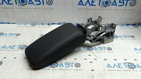 Подлокотник Audi A3 22-26 кожа черная с кронштейном, надломано крепление