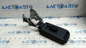 Подлокотник Audi A3 22-26 кожа черная с кронштейном, надломано крепление