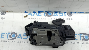 Încuietoarea ușii din dreapta spate a modelului Audi A3 22-26 are un suport defect