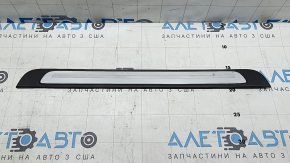 Накладка порога внешняя передняя правая Audi A3 22-26 черная, хром, царапины, потертости