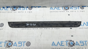 Накладка порога внешняя передняя правая Audi A3 22-26 черная, хром, царапины, потертости