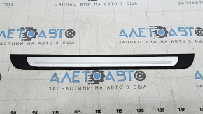 Накладка порога внешняя передняя левая Audi A3 22-26 черная, хром, царапины, потертости, тычка