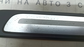 Накладка порога внешняя передняя левая Audi A3 22-26 черная, хром, царапины, потертости, тычка