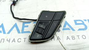 Butoanele de comandă de pe volanul modelului Audi A3 22-26 sunt cromate