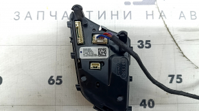 Butoanele de comandă de pe volanul modelului Audi A3 22-26 sunt cromate