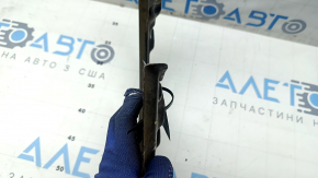 Capacul discului de frână spate dreapta al modelului Audi A3 22-26 este îndoit