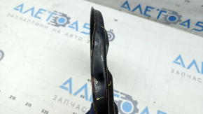 Capacul discului de frână spate stânga al modelului Audi A3 22-26 este îndoit