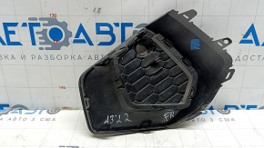 Решетка переднего бампера правая Audi A3 22-24 серая с черным, царапины