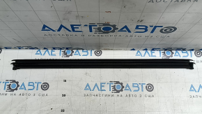 Уплотнитель двери задней правой Audi A3 22-26, царапины, тычка, потертость