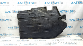 Protecția inferioară stânga spate a caroseriei la BMW X5 G05 19-23 este îndoită și ruptă
