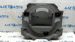 Spuma de plastic de sub roata de rezervă a unui Volvo XC60 18-26 este zdrobită și ruptă