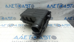 Zgârieturi la carcasa filtrului de aer Audi A3 22-26