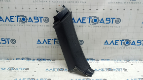Ornament stâlp spate în fața geamului stâng Volvo XC60 18-26 negru, cu aspect de zgârieturi