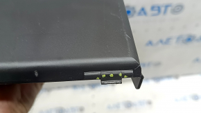 Capacul cutiei de siguranțe de sub bord pentru Volvo XC60 18-26 este uzat, fixarea este ruptă, există zgârieturi