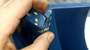 Bara spate VW Jetta 22-26, nefinisată, albastră, zgârieturi, uzată, crăpată, elemente de fixare rupte, fragmente de elemente de fixare lipsă, elemente de fixare deformate