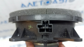 Difuzorul portierei inferioare dreapta față de la Volvo XC60 18-26 are un suport defect