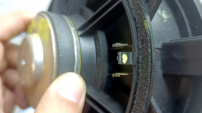 Difuzorul portierei inferioare dreapta față de la Volvo XC60 18-26 are un suport defect